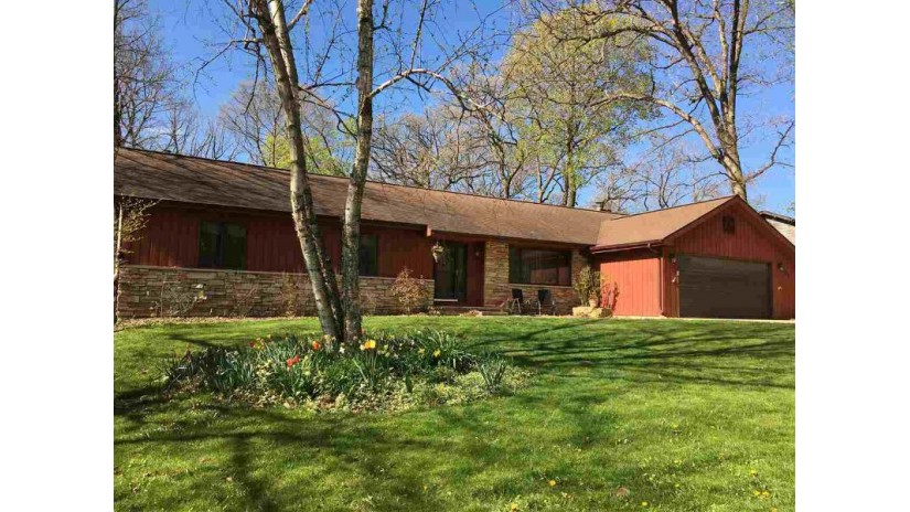 621 Orchard Ridge Rd Dodgeville, WI 53533 by Madisonflatfeehomes.com $309,900