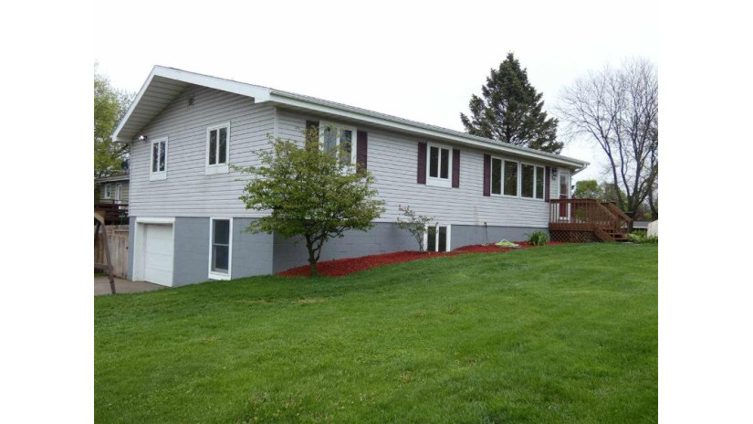 215 S Virginia Ct Dodgeville, WI 53533 by Lori Droessler Real Estate, Inc. $229,900