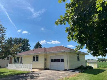 635 E Center St, Juneau, WI 53039