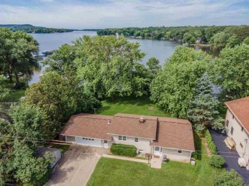 S7614 Walleye Ln, Merrimac, WI 53561