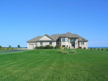 17605 Lakeshore Rd, Two Rivers, WI 54241