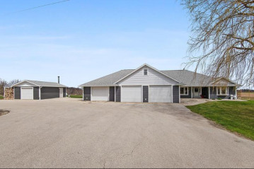 10202 W Dead End Rd, Brussels, WI 54204