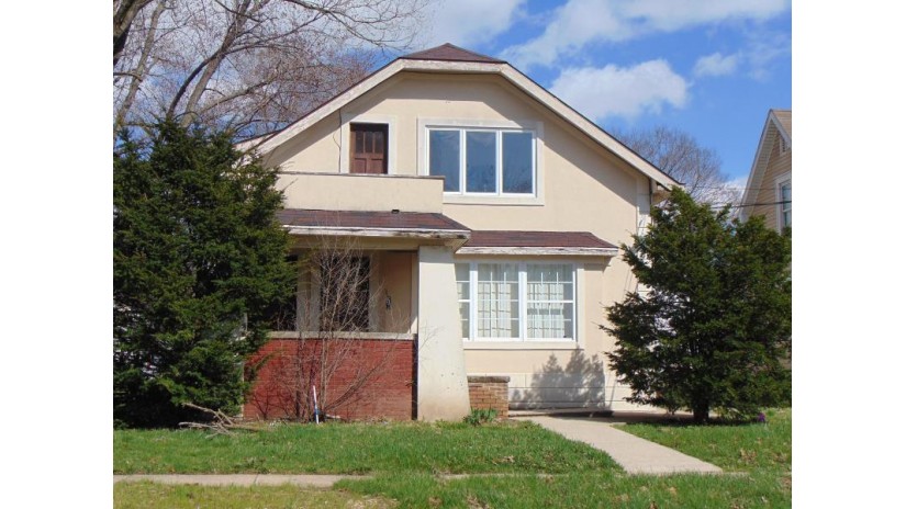 919 Lincoln Ave Beloit, WI 53511 by Micoley.com LLC $54,900