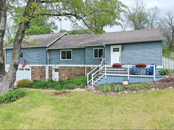 N2482 Knollwood Dr, Linn, WI 53147-3727