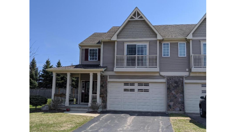 103 Summerhaven Ln Lake Geneva, WI 53147 by Keefe Real Estate, Inc. $298,000