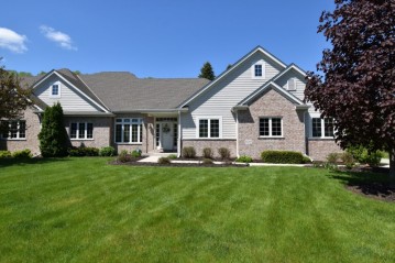 11269 N River Birch Dr, Mequon, WI 53092-2275