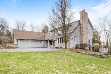 5440 Woodland Smt, West Bend, WI 53095-8798