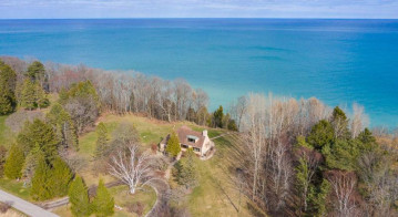 4236 High Point Beach Rd, Port Washington, WI 53074-9706