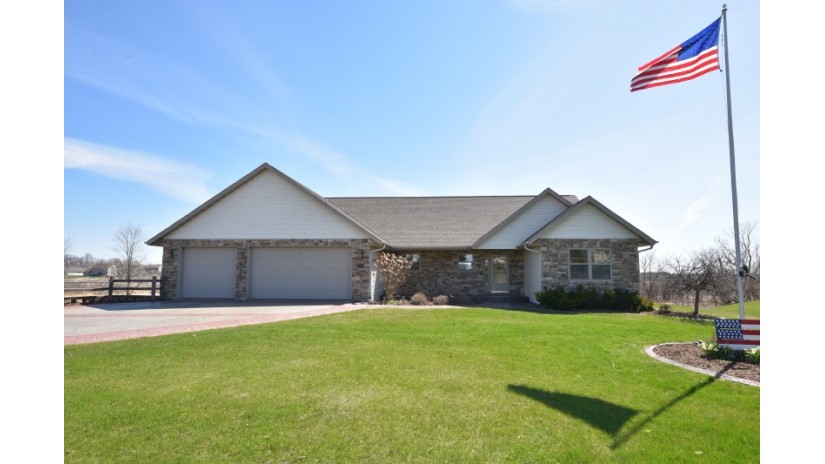 1150 N Main St Hartford, WI 53027 by Shorewest Realtors $474,900