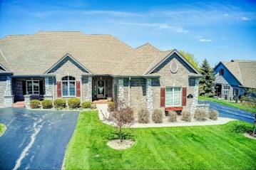 N35W22436 Wethersfield Ct, Pewaukee, WI 53072-4188