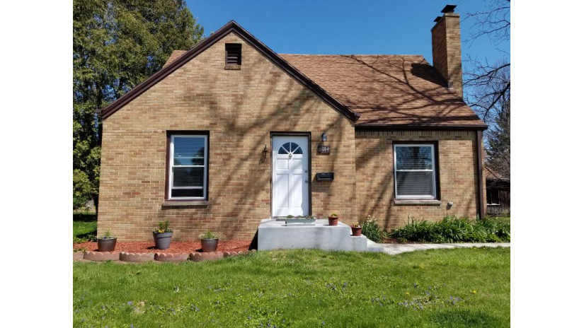 1014 Sycamore Ave South Milwaukee, WI 53172 by Homestead Realty, Inc $224,900