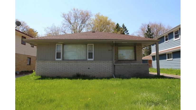 3921 W Kiley Ave Milwaukee, WI 53209 by RE/MAX Xpress $80,100