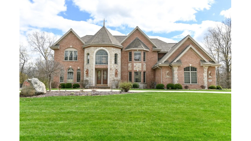 19325 Rivendell Dr Brookfield, WI 53045 by Shorewest Realtors $1,199,900