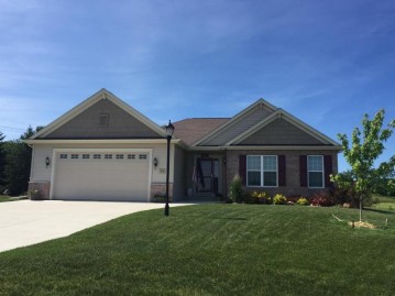 908 Stone Circle Ct, Waterford, WI 53185-4284