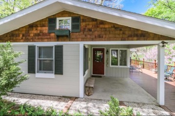 N1871 Wooddale Dr, Linn, WI 53147-4122