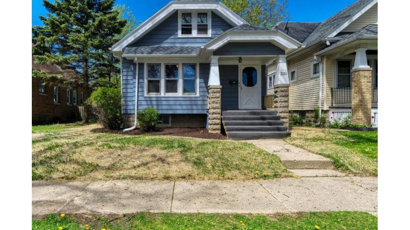 5551 N 40th St Milwaukee, WI 53209 by Benefit Realty $129,900
