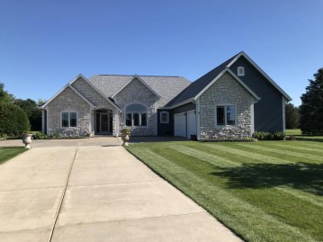 116 Eagles Lookout, North Prairie, WI 53153-9623