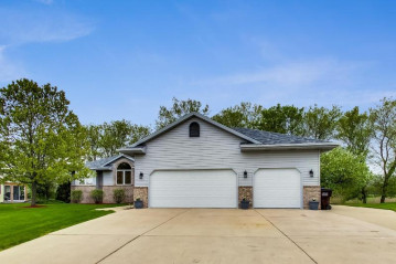 179 11th Ave, Union Grove, WI 53182