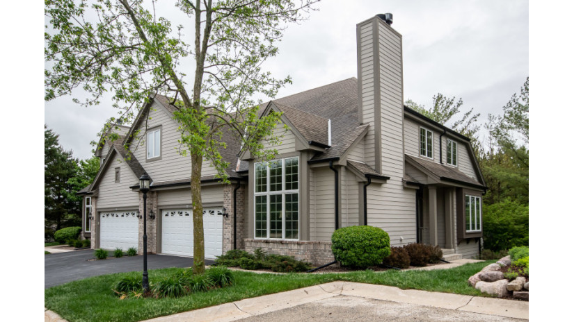 539 Country Crest Ln Waukesha, WI 53188 by Shorewest Realtors $459,900