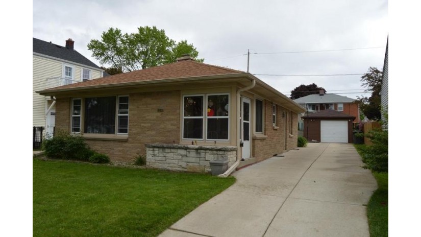 2344 S 77th St West Allis, WI 53219 by Hometowne Realty LLC $150,000