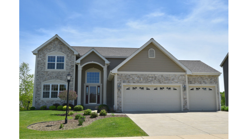 2360 Willow Pond Way Port Washington, WI 53024 by Shorewest Realtors $419,900