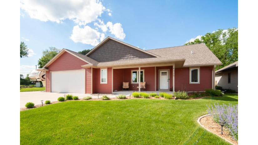 4325 Mariah Dr N La Crosse, WI 54601 by RE/MAX Results $389,900