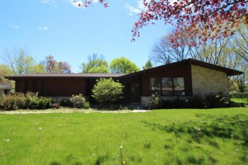 6411 W Cloverleaf Ln, Brown Deer, WI 53223-1219