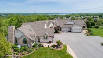 N14W30028 High Ridge Rd, Delafield, WI 53072