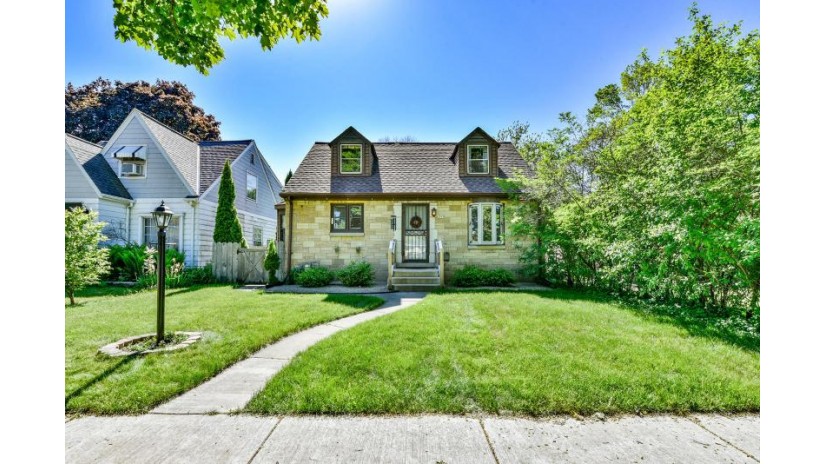 4889 N Navajo Ave Glendale, WI 53217 by Buyers Vantage $214,900