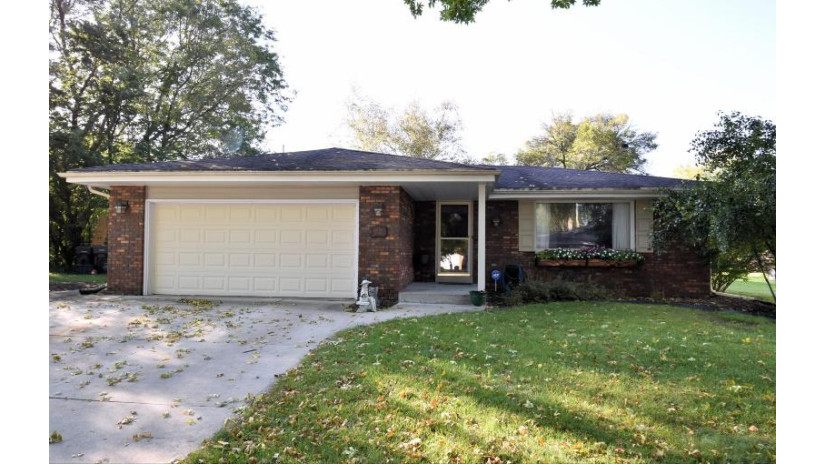 1721 Sycamore Dr Waukesha, WI 53189 by Coldwell Banker Realty $265,000