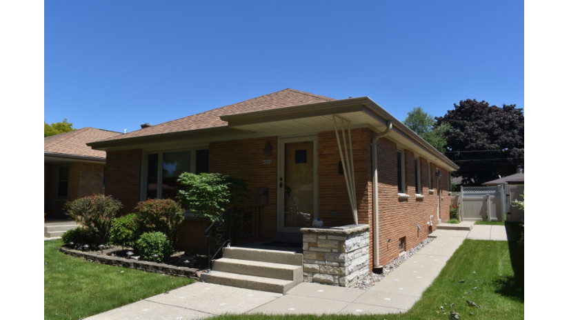 4068 N 89th St Milwaukee, WI 53222 by Shorewest Realtors $157,900