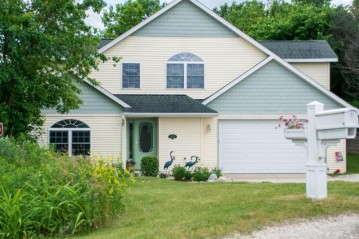 W1026 Ski Hill Dr, Spring Prairie, WI 53105