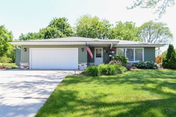 W135S6866 Hale Park Cir, Muskego, WI 53150-3342