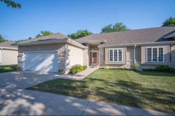 1915 W Virgina Pl, Oak Creek, WI 53154-7475