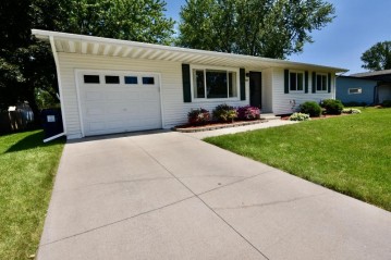 469 Wagon Dr, West Salem, WI 54669-1031