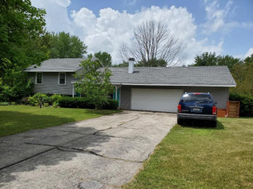 W314S7953 Highview Cir, Mukwonago, WI 53149