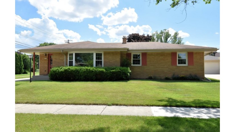 3731 S Massachusetts Ave Milwaukee, WI 53220 by Shorewest Realtors $199,900