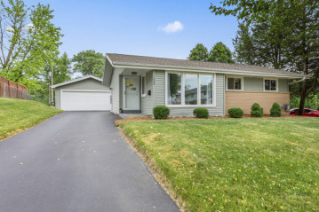 1645 Victoria Dr, Waukesha, WI 53189-7412