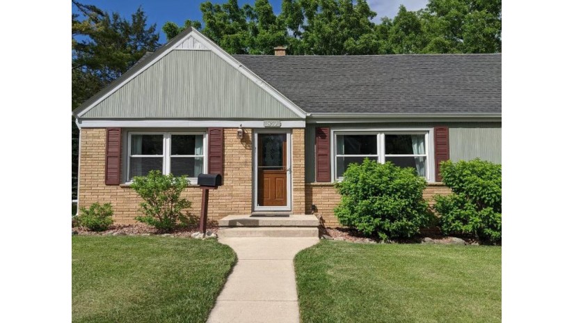 840 W 3rd Ave Port Washington, WI 53074 by First Weber Inc -NPW $229,900