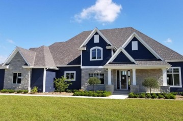 259 Four Winds Ct, Hartland, WI 53029