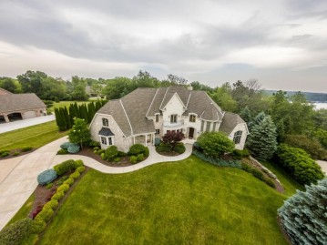 W285N3274 Lakeside Ridge Ct, Delafield, WI 53072