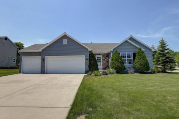 1217 Iris Ln, Saukville, WI 53024-9680