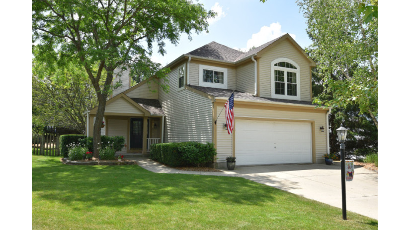 1235 Thrush Ln Waukesha, WI 53189 by Shorewest Realtors $305,000