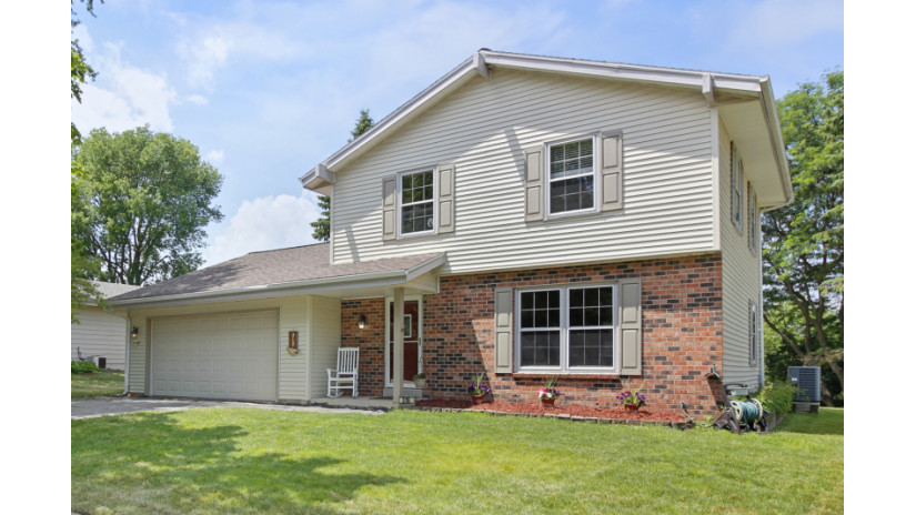 316 Hillview Cir Waukesha, WI 53188 by Shorewest Realtors $258,000