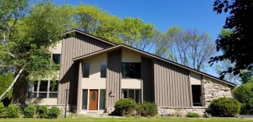 3010 W Woodland Ct, Mequon, WI 53092