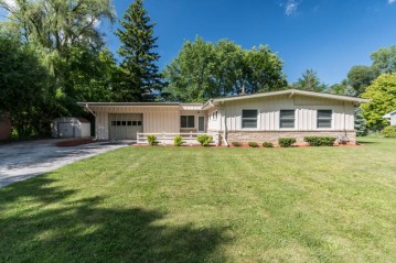 2816 S Root River Pkwy, West Allis, WI 53227