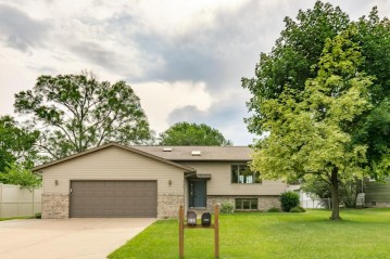 3134 Youngdale Ave, Campbell, WI 54603-1025