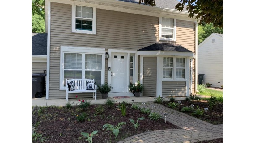 1117 Lake Geneva Blvd Lake Geneva, WI 53147 by MELGES Real Estate, LLC $340,000