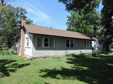 N1097 Vinnie Ha Ha Rd, Koshkonong, WI 53538