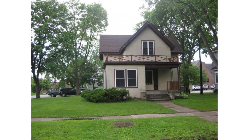 819 East 7 Menomonie, WI 54751 by American Edge Real Estate $199,900